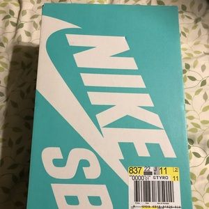 Nike check solar canvas